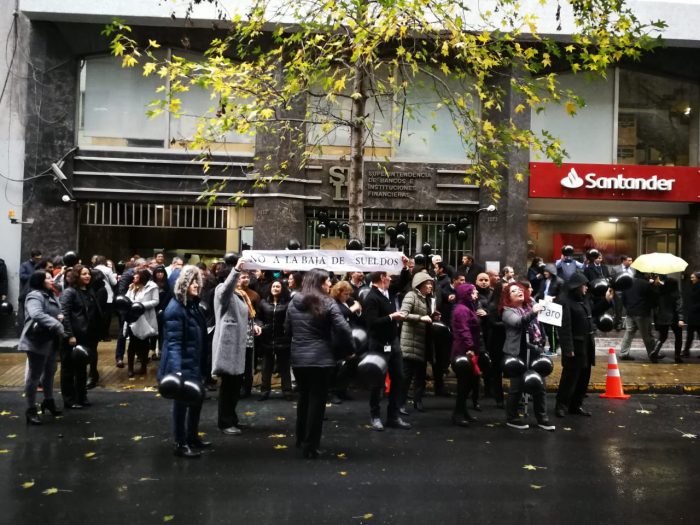 “Los derechos no se tocan”: Funcionarios de la Superintendencia de Bancos paralizan por fusión con la CMF