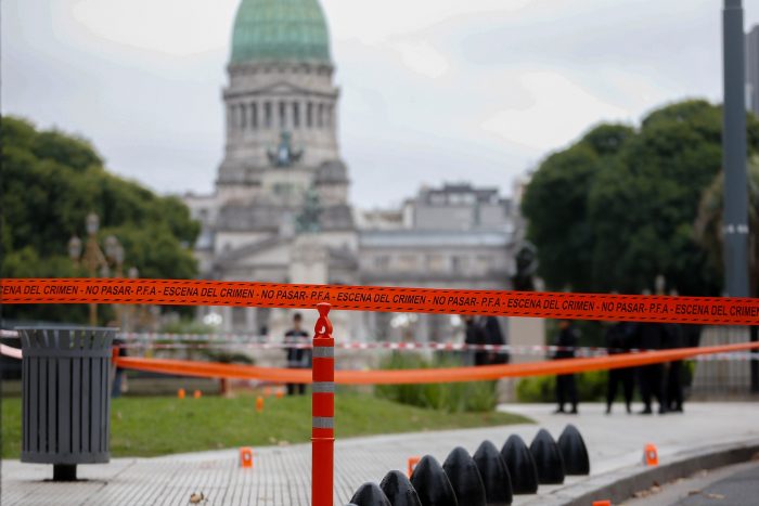 Hieren de gravedad a diputado argentino tras ser baleado en la plaza del Congreso Hieren de gravedad a diputado argentino tras ser baleado en la plaza del Congreso