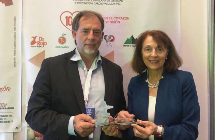 Senador Girardi recibe premio Ciencia de la Paz por la Ley de Etiquetado Senador Girardi recibe premio Ciencia de la Paz por la Ley de Etiquetado
