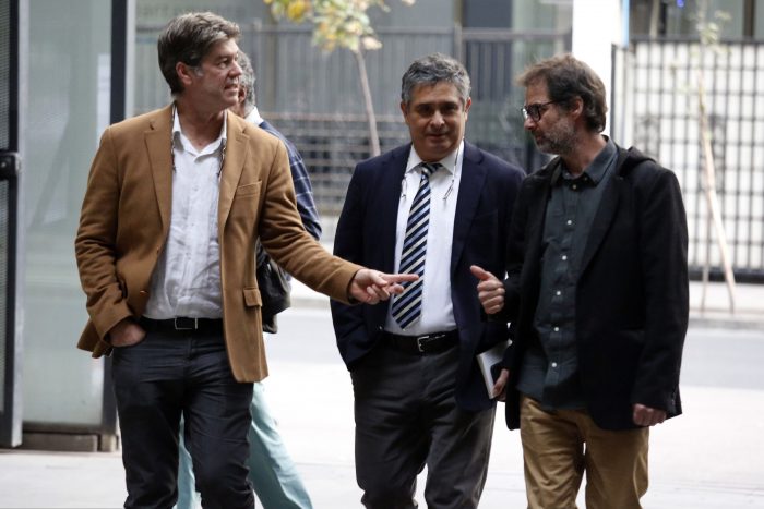Víctimas de Karadima tras reunión con Abbott por acuerdo Fiscalía-Iglesia: «Las confianzas han sido dañadas» Víctimas de Karadima tras reunión con Abbott por acuerdo Fiscalía-Iglesia: