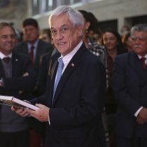Piñera se escuda en el dictamen de Contraloría para zanjar controversia por viaje de sus hijos a China