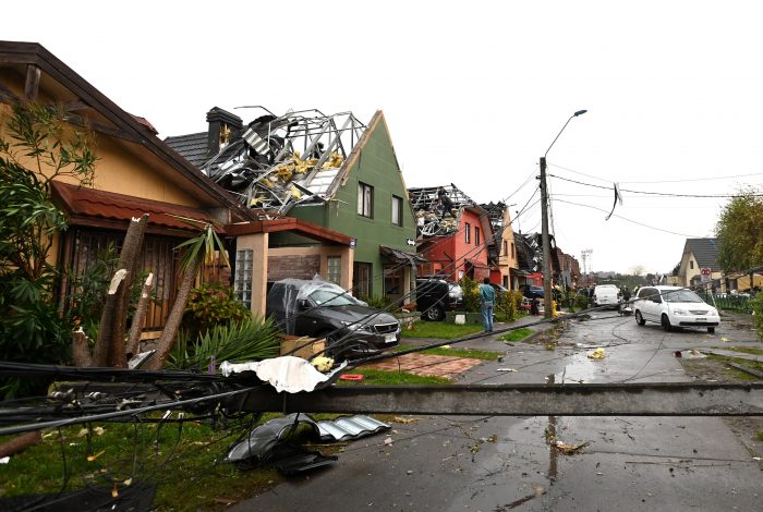 Piñera confirma que el Ejército y la Armada trabajarán en la reparación de viviendas en zonas afectadas por tornado Piñera confirma que el Ejército y la Armada trabajarán en la reparación de viviendas en zonas afectadas por tornado