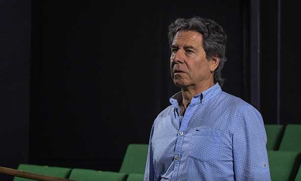 Actor Claudio Valenzuela golpea la mesa y pide al Estado más promoción para la cultura Actor Claudio Valenzuela golpea la mesa y pide al Estado más promoción para la cultura