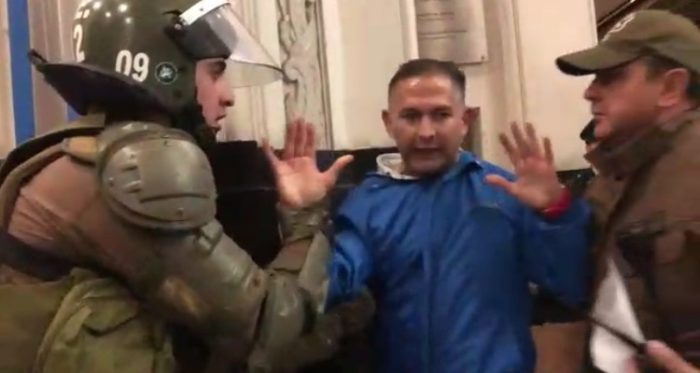 Las imágenes del desalojo de los gendarmes que se parapetaron en el ministerio de Justicia Las imágenes del desalojo de los gendarmes que se parapetaron en el ministerio de Justicia