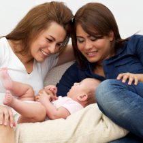 Las dificultades de ser madres lesbianas en Chile