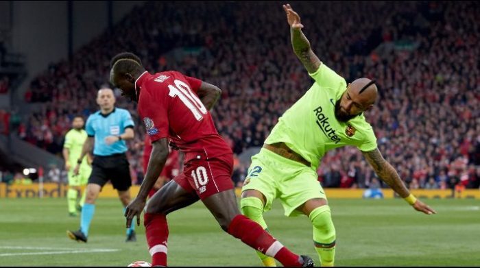 Arturo Vidal, el único jugador del Barcelona que se salvó de las críticas tras la eliminación ante el Liverpool Arturo Vidal, el único jugador del Barcelona que se salvó de las críticas tras la eliminación ante el Liverpool