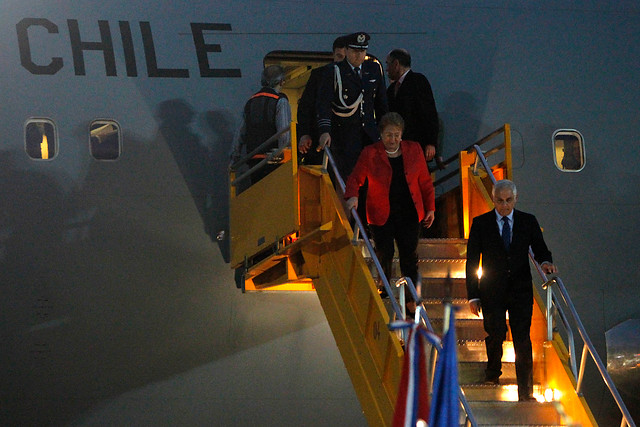 UDI pide a Contraloría revisar uso del avión presidencial durante el gobierno de Bachelet UDI pide a Contraloría revisar uso del avión presidencial durante el gobierno de Bachelet