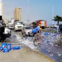Feliz viernes: captan hurto de cervezas que cayeron de un camión en Antofagasta