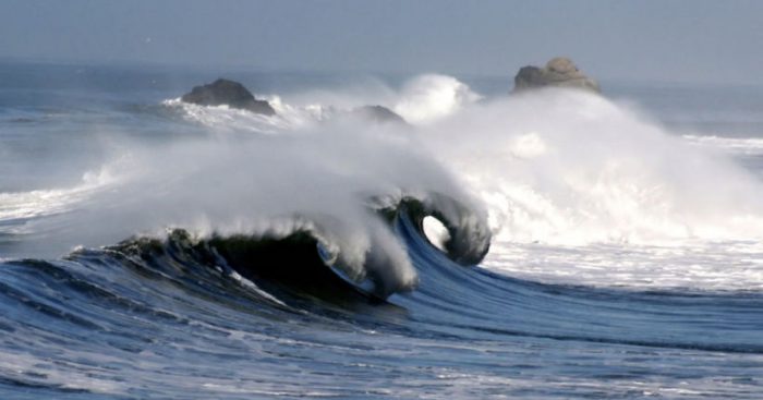 Científicos chilenos simulan eventos extremos similares a las olas gigantes en el mar Científicos chilenos simulan eventos extremos similares a las olas gigantes en el mar