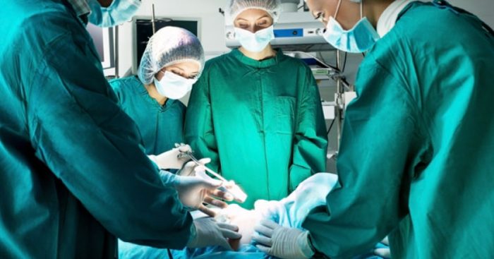 Ante mejora en cifras del covid-19, clínicas agendan primeras cirugías de pacientes Fonasa en listas de espera Ante mejora en cifras del covid-19, clínicas agendan primeras cirugías de pacientes Fonasa en listas de espera