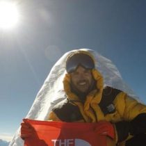 Histórico: Deportista chileno logra la cumbre del Everest sin ayuda de oxígeno suplementario y sin un equipo de sherpas
