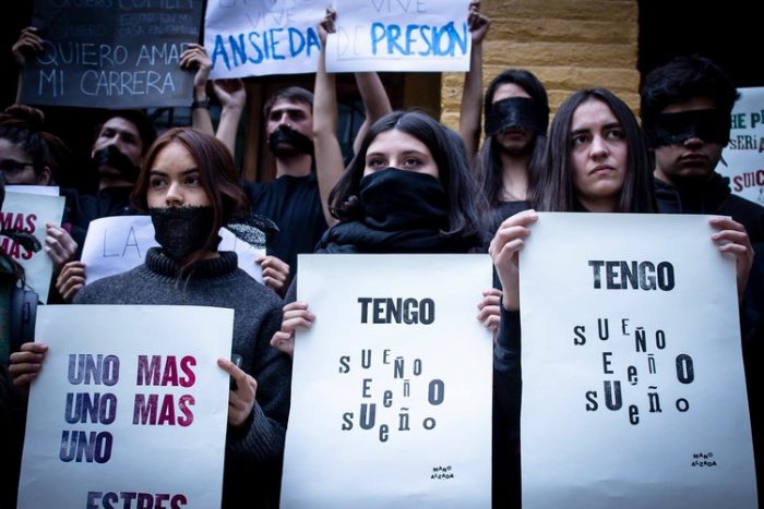 Los estudiantes universitarios y el derecho a la salud mental Los estudiantes universitarios y el derecho a la salud mental