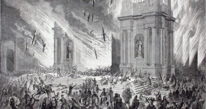 Recorrido urbano por la historia de los grandes incendios “Santiago bajo fuego” en Plaza Montt Varas Recorrido urbano por la historia de los grandes incendios “Santiago bajo fuego” en Plaza Montt Varas
