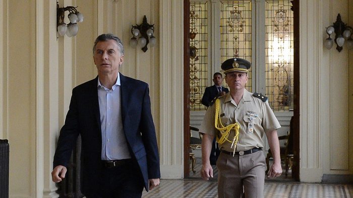 Detienen a hombre que iba con un arma y quería ver a Macri en la Casa Rosada Detienen a hombre que iba con un arma y quería ver a Macri en la Casa Rosada
