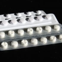 Diclonefaco y Omeprazol entre los medicamentos bioequivalentes que siguen subiendo sus precios