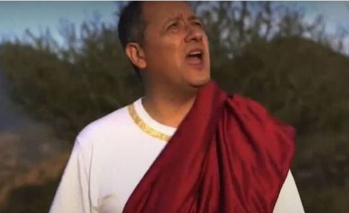 Alcalde superstar: Polémica por edil UDI que actuó en su propia película financiada con fondos municipales Alcalde superstar: Polémica por edil UDI que actuó en su propia película financiada con fondos municipales