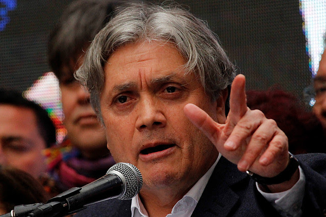 Senador Navarro acusa reemplazos en huelga del aeropuerto por parte de empresas externas Senador Navarro acusa reemplazos en huelga del aeropuerto por parte de empresas externas