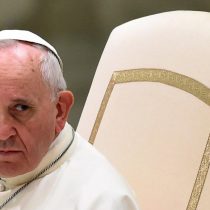 Papa critica el 