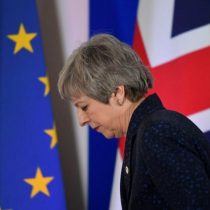 Comisión Europea lamenta salida de May pero asegura que no cambia la posición de la UE sobre el Brexit