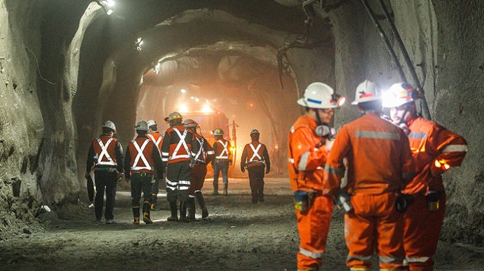 Por amplia mayoría: Trabajadores de Chuquicamata aprueban huelga tras rechazar oferta de Codelco Por amplia mayoría: Trabajadores de Chuquicamata aprueban huelga tras rechazar oferta de Codelco