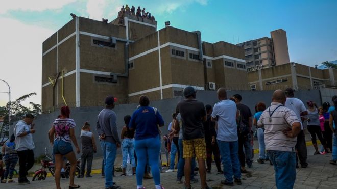 Motín en Venezuela: mueren 29 presos y 19 policías resultan heridos en un motín en un centro de detención policial en Acariagua Motín en Venezuela: mueren 29 presos y 19 policías resultan heridos en un motín en un centro de detención policial en Acariagua