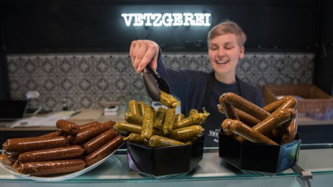 ¿Salchicha o tubo de vegetal? La polémica por cómo se debe llamar a la comida vegana ¿Salchicha o tubo de vegetal? La polémica por cómo se debe llamar a la comida vegana