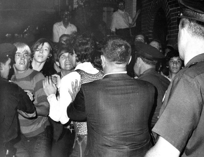 Stonewall, la histórica noche en que los gays se rebelaron en un bar de Nueva York y cambiaron millones de vidas Stonewall, la histórica noche en que los gays se rebelaron en un bar de Nueva York y cambiaron millones de vidas
