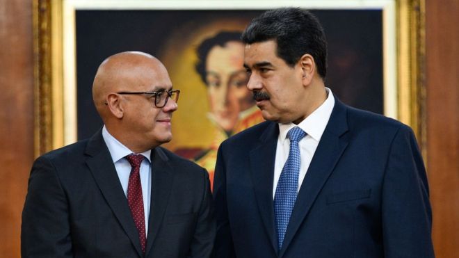 Muere bajo custodia Rafael Acosta Arévalo, uno de los militares venezolanos detenidos por su supuesta implicación en una conspiración contra el gobierno de Nicolás Maduro Muere bajo custodia Rafael Acosta Arévalo, uno de los militares venezolanos detenidos por su supuesta implicación en una conspiración contra el gobierno de Nicolás Maduro