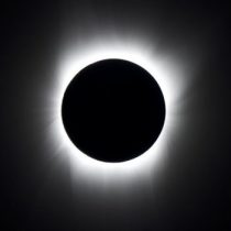 ¿Qué es un eclipse y cuántos tipos distintos hay?