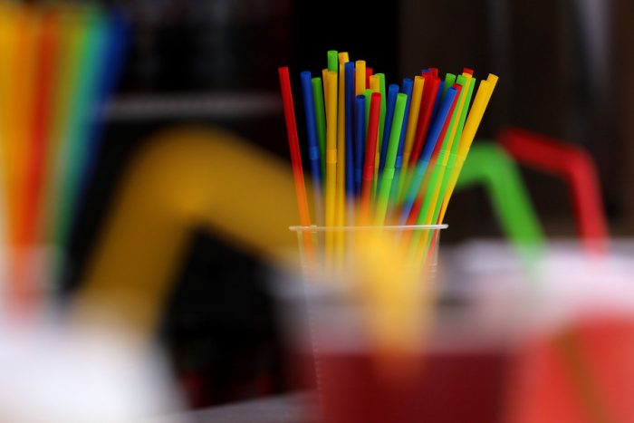 Solicitan vetar plásticos de un solo uso en servicios públicos: hasta mil botellas plásticas se usan en cada sesión del Congreso Solicitan vetar plásticos de un solo uso en servicios públicos: hasta mil botellas plásticas se usan en cada sesión del Congreso