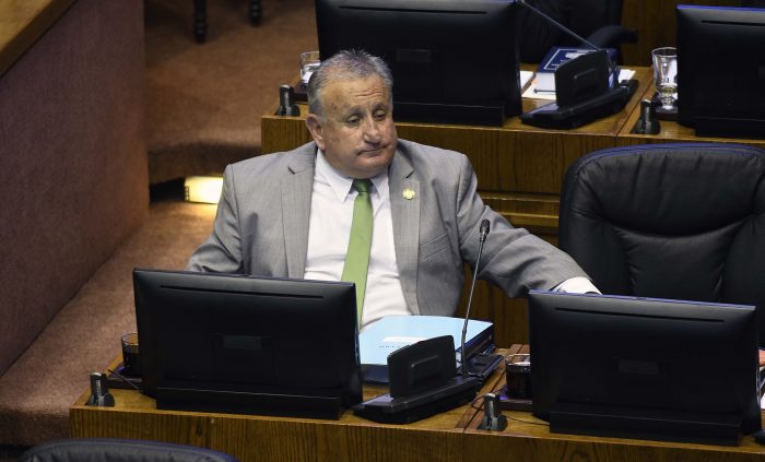 Senador UDI llama a terminar con la entrega de visas a venezolanos porque “no sabemos qué tipos de persona son” Senador UDI llama a terminar con la entrega de visas a venezolanos porque