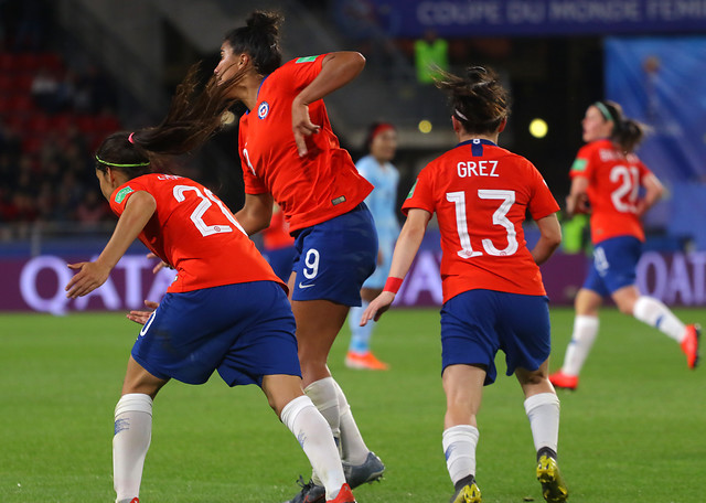 «Que profesionalicen la actividad»: el pedido de la ministra Kantor para que el fútbol femenino se equipare al masculino