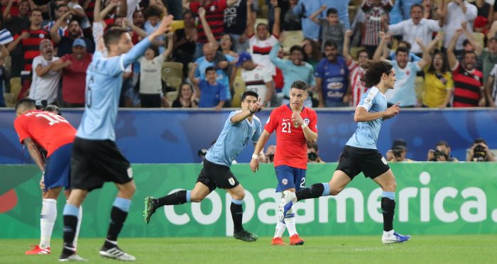 Copa América: Chile cede el liderato ante Uruguay y se enfrentará a Colombia en cuartos de final Copa América: Chile cede el liderato ante Uruguay y se enfrentará a Colombia en cuartos de final