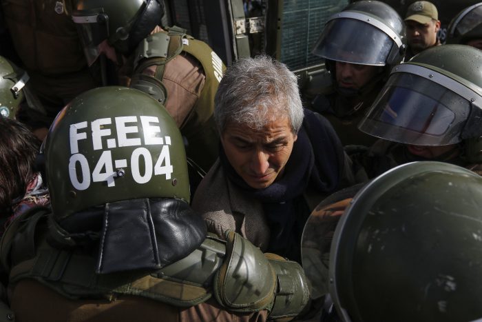 “Fuimos duramente reprimidos”: Mario Aguilar acusa maltrato de Carabineros tras ser detenido