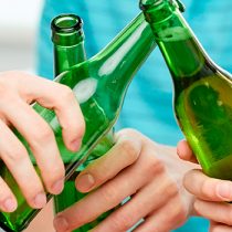 Fiestas Patrias: especialistas advierten de los riesgos de los atracones de alcohol