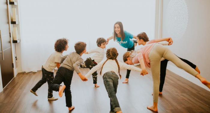 YOMU: yoga, música y mindfulness para madres, padres y educadores YOMU: yoga, música y mindfulness para madres, padres y educadores
