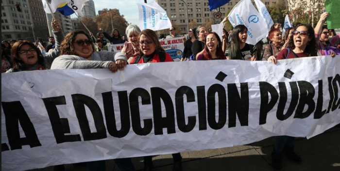 El derrumbe de la educación pública El derrumbe de la educación pública