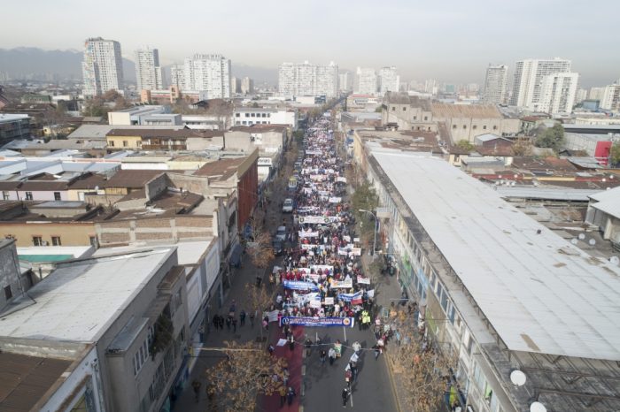 «Usar utensilios o elementos que provoquen mucho ruido»: El instructivo del Colegio de Profesores para el cacerolazo de esta noche