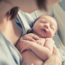 Educación prenatal: ¿cuál es la postura adecuada en el parto?