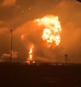 Impactantes explosiones en compañía petrolera sacudieron a Filadelfia Impactantes explosiones en compañía petrolera sacudieron a Filadelfia