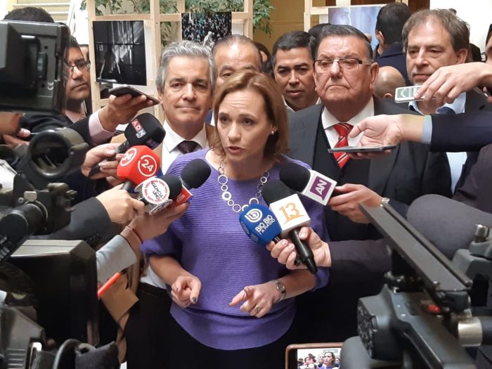 Senadores Goic y Quinteros: “La ley Nacional del Cáncer sin financiamiento es sólo humo” Senadores Goic y Quinteros: “La ley Nacional del Cáncer sin financiamiento es sólo humo”