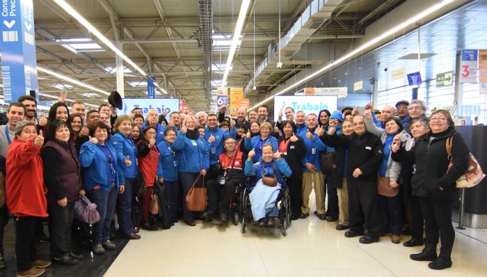 El novedoso programa laboral para adultos mayores de Walmart Chile El novedoso programa laboral para adultos mayores de Walmart Chile