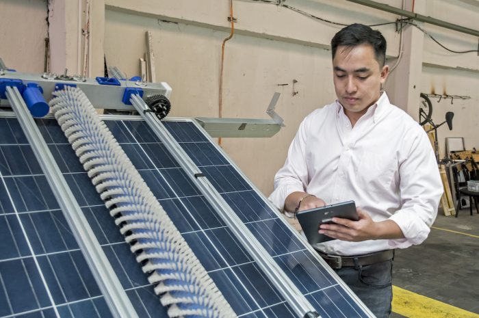 Robot chileno que limpia paneles solares fue seleccionado por universidad de la NASA para llegar a Silicon Valley Robot chileno que limpia paneles solares fue seleccionado por universidad de la NASA para llegar a Silicon Valley