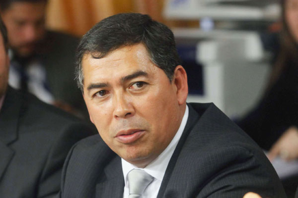 Diputado Soto (PS) en picada contra excomandante Oviedo: «Es indecoroso que un alto oficial de las FF.AA utilice mañas para obstruir a la justicia» Diputado Soto (PS) en picada contra excomandante Oviedo: