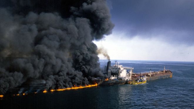 Estrecho de Ormuz: qué fue la “guerra de los petroleros”, la crisis que hace 3 décadas casi llevó a una guerra entre EE.UU. e Irán Estrecho de Ormuz: qué fue la