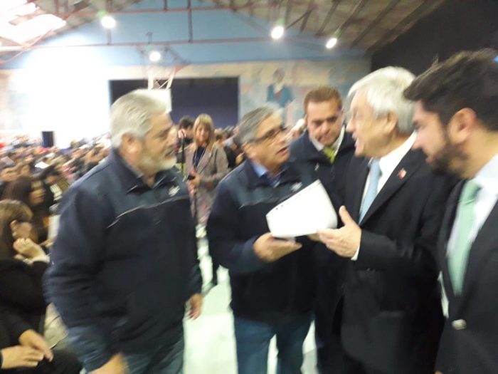 La carta que los trabajadores del acero entregaron a Piñera para proteger el empleo en el sector La carta que los trabajadores del acero entregaron a Piñera para proteger el empleo en el sector