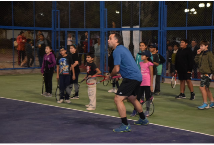 Fernando González inaugura cancha de tenis municipal en el oasis de Pica Fernando González inaugura cancha de tenis municipal en el oasis de Pica