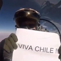 Piloto de la Fach envía apoyo a la selección chilena desde 40 mil pies de altura