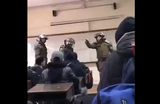 Tensa jornada en el Instituto Nacional saca al pizarrón a Chadwick, Cubillos y al alcalde Alessandri Tensa jornada en el Instituto Nacional saca al pizarrón a Chadwick, Cubillos y al alcalde Alessandri