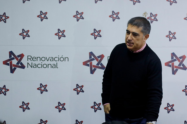 Las aguas siguen revueltas en la derecha: bancada RN cierra filas con Desbordes ante polémica con la UDI Las aguas siguen revueltas en la derecha: bancada RN cierra filas con Desbordes ante polémica con la UDI